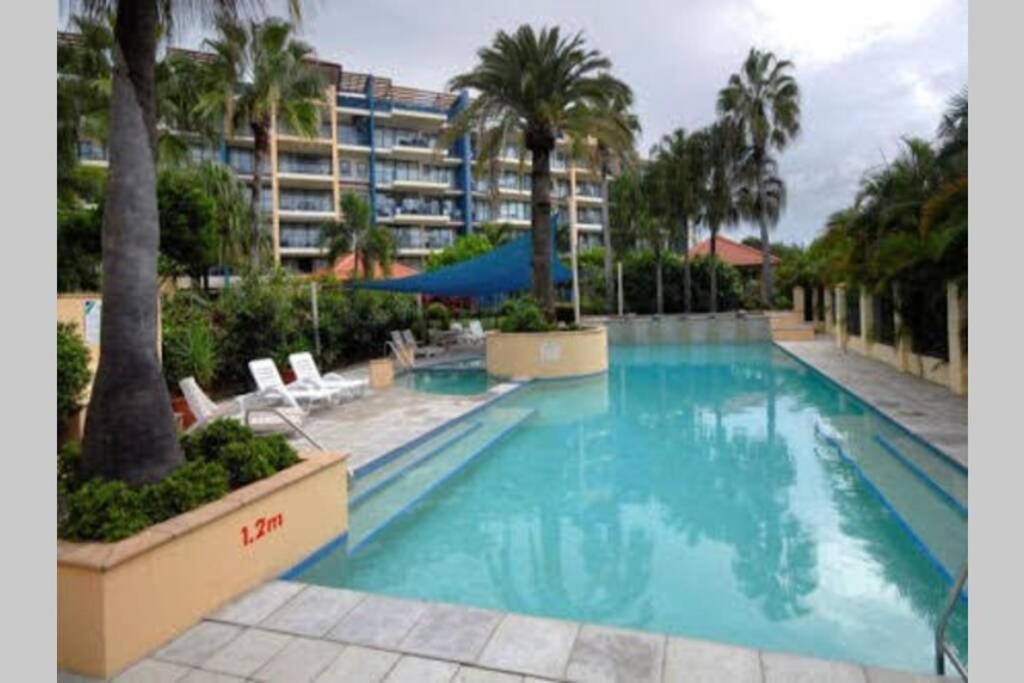 Alexandra Headland Resort With Stylish Stays Екстериор снимка