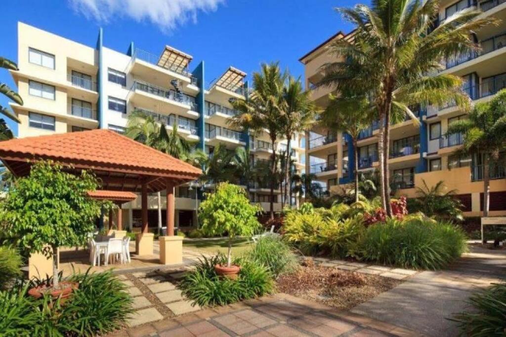 Alexandra Headland Resort With Stylish Stays Екстериор снимка