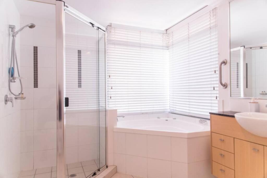 Alexandra Headland Resort With Stylish Stays Екстериор снимка